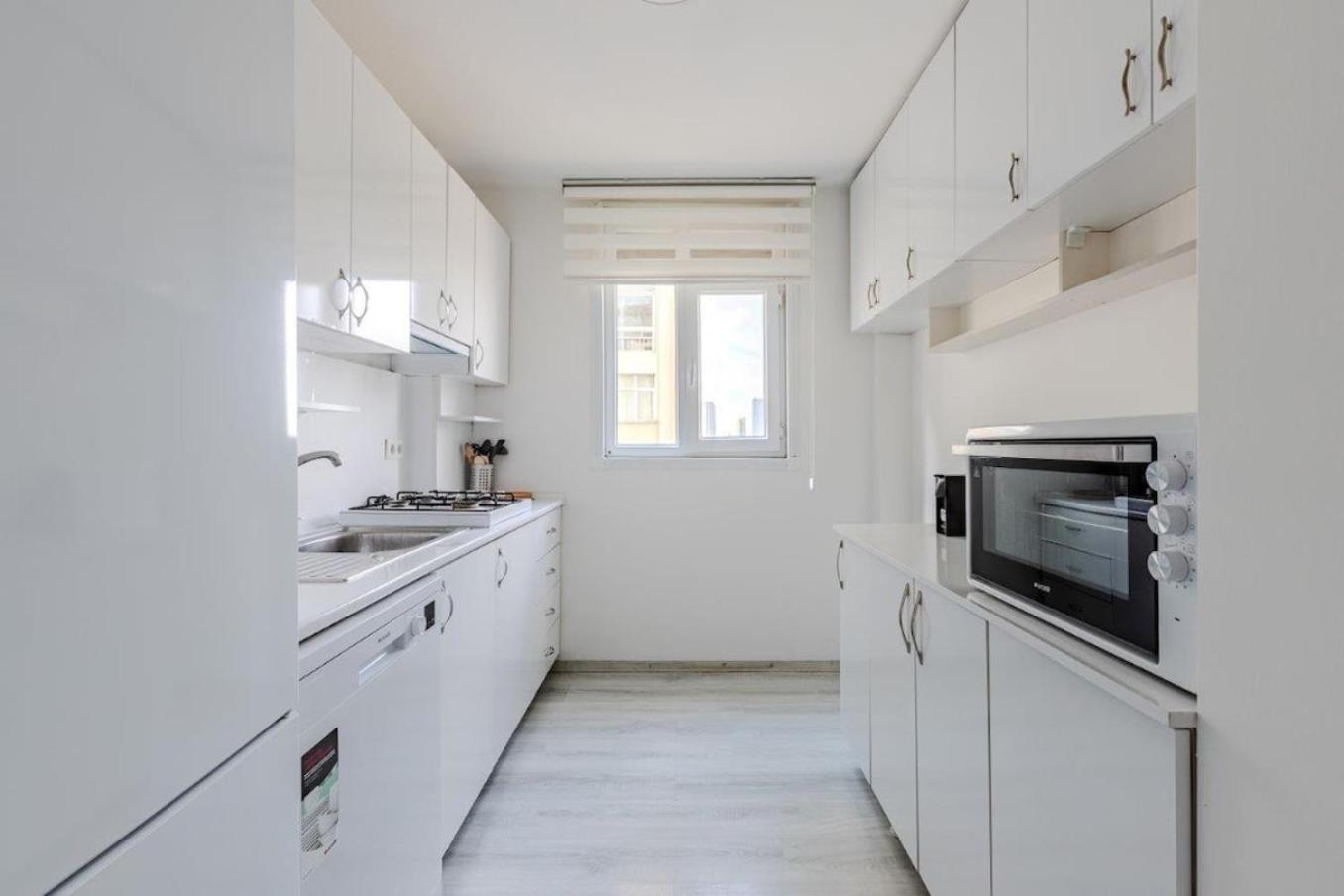 Daire Bright Spacious New 4bd2bath Home! #331 İstanbul